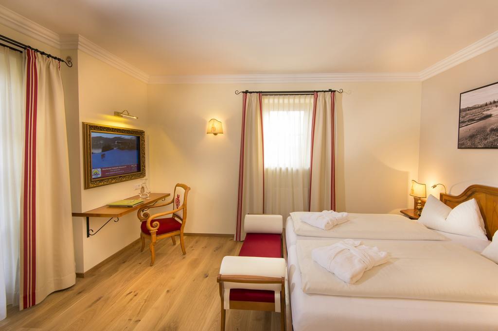 Hotel Zum Jungen Roemer Radstadt Ruang foto
